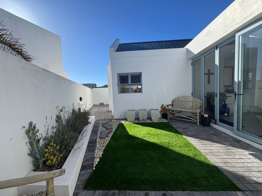 3 Bedroom Property for Sale in Blue Lagoon Western Cape